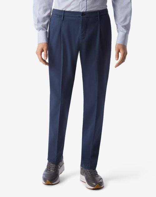 Pantaloni blu in gabardina stretch