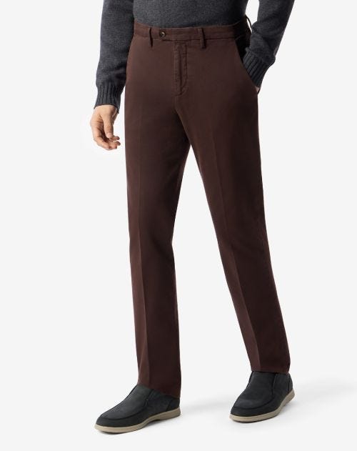 Pantaloni marroni in gabardina stretch