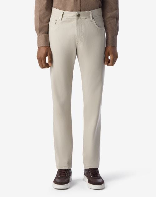 Pantalon 5 poches écru en gabardine stretch