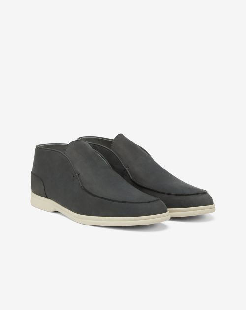 Slip-on noires en cuir nubuck